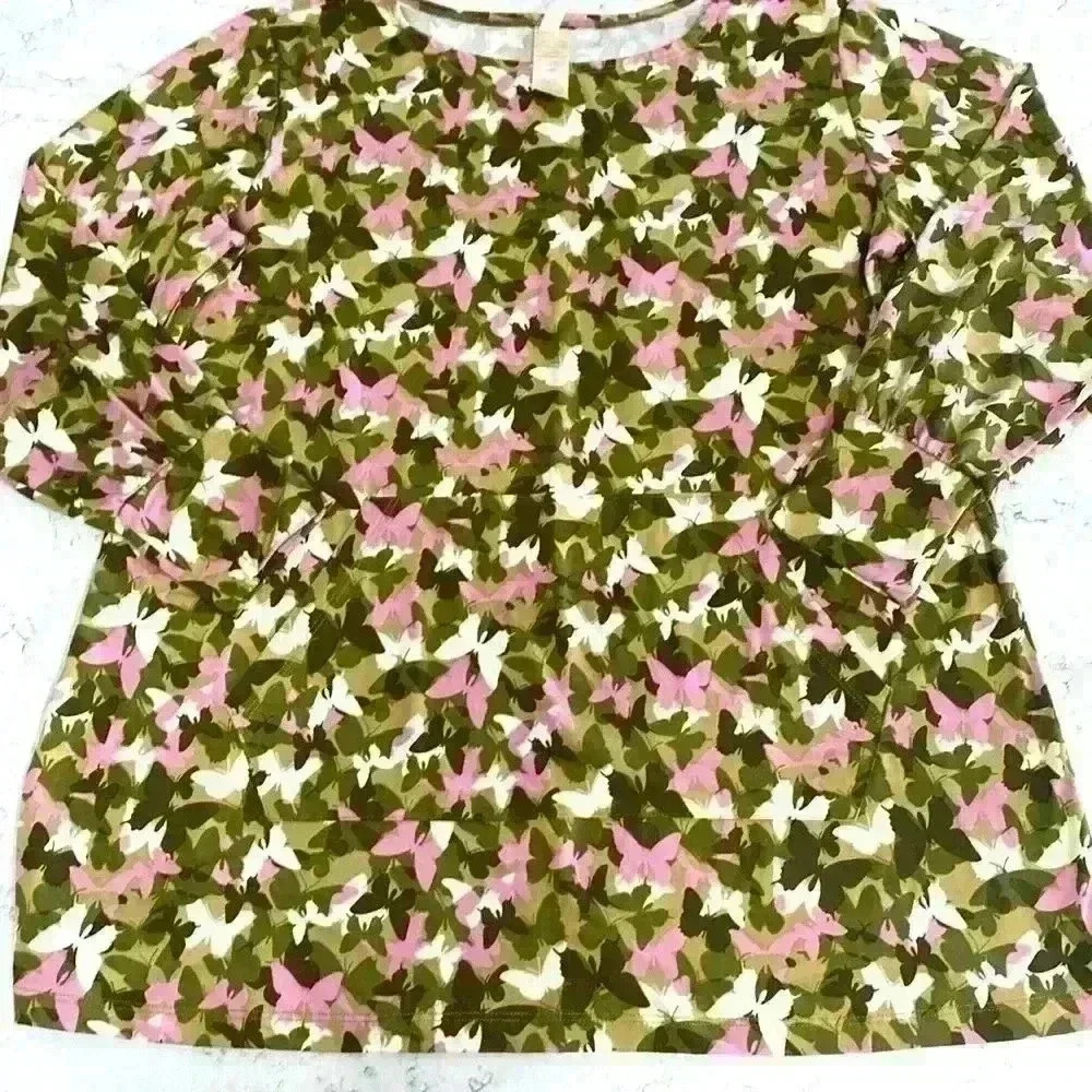 2 Retreat Casual Tops🦋🌺 - Picture 4 of 15